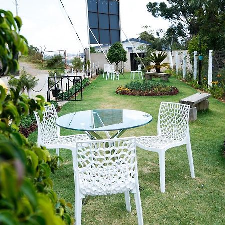 Paradise Perfect - Non Smoking Non Alcoholic No Unmarried Couples Udagamandalam Exterior foto
